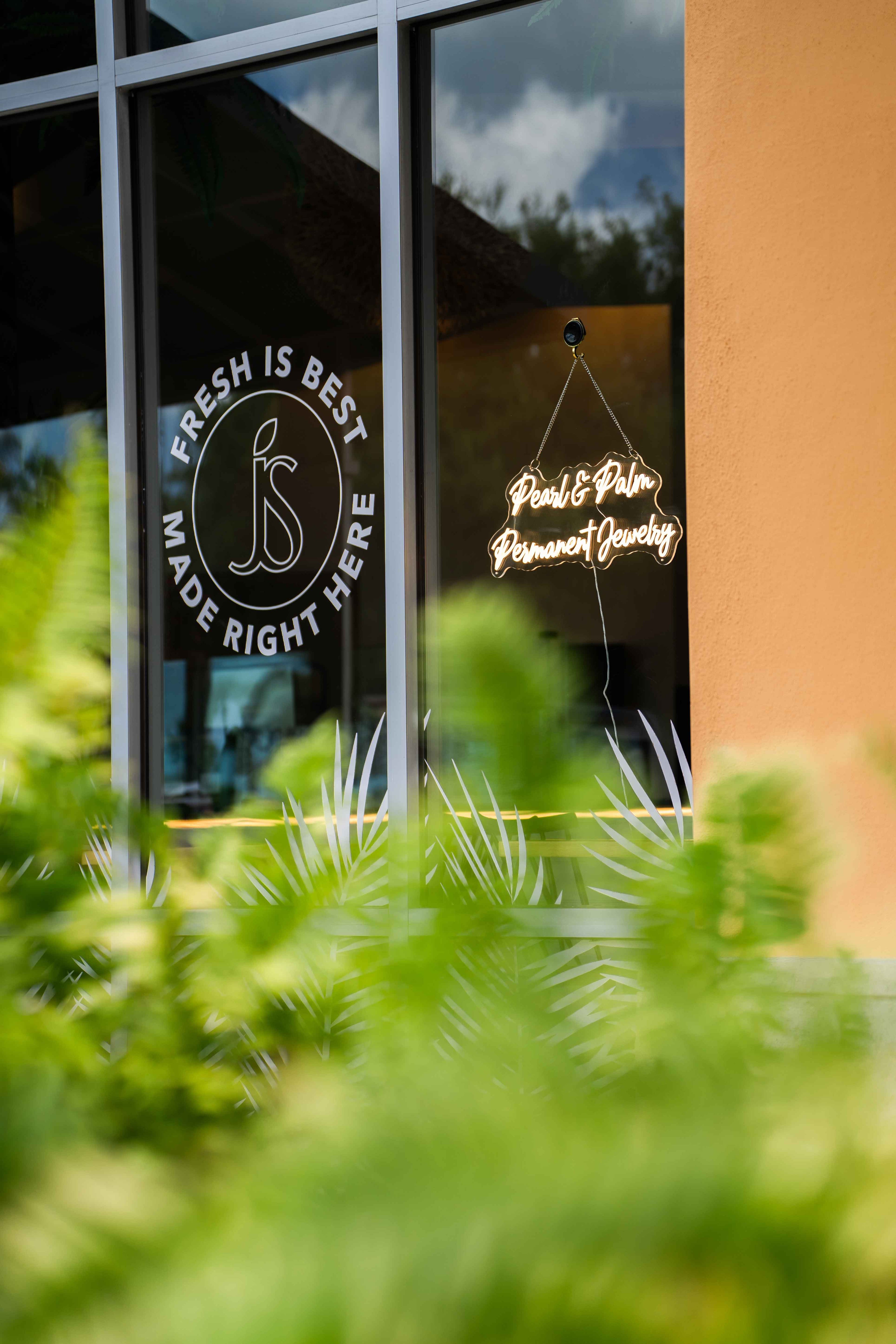 Pearl & Palm permanent jewelry pop-up at Juice Society Estero FL
